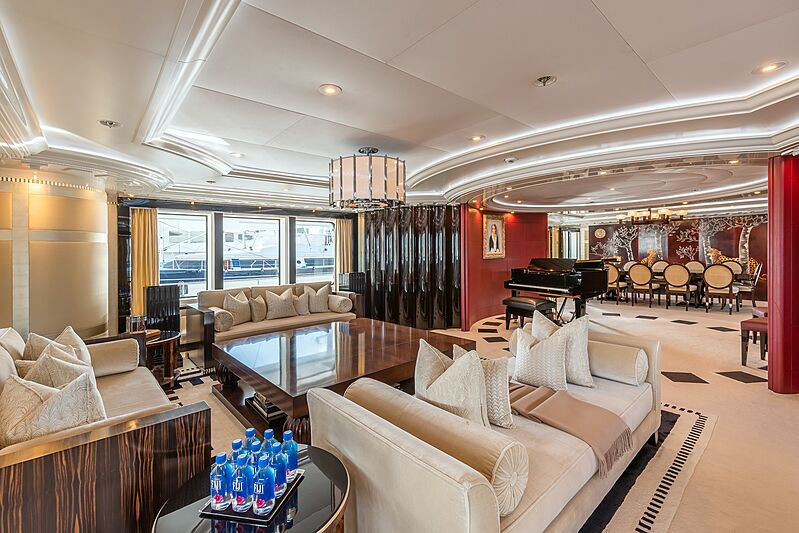 Avanti yacht saloon