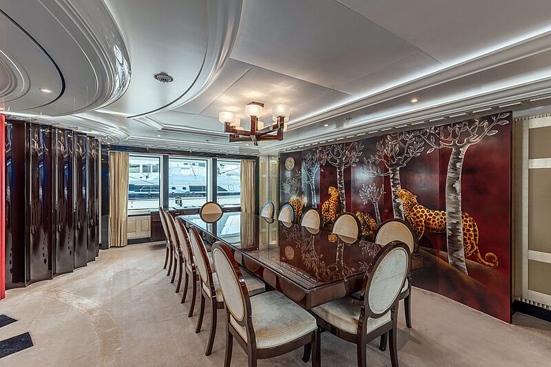 Avanti yacht dining