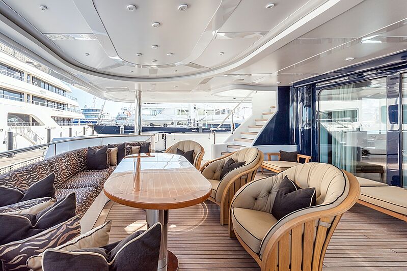 Avanti yacht aft deck