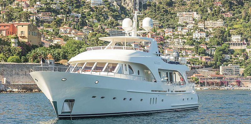 Maximus Star yacht cruising