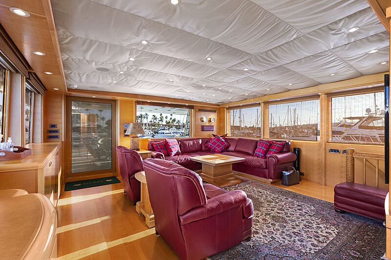 Illeagle yacht saloon