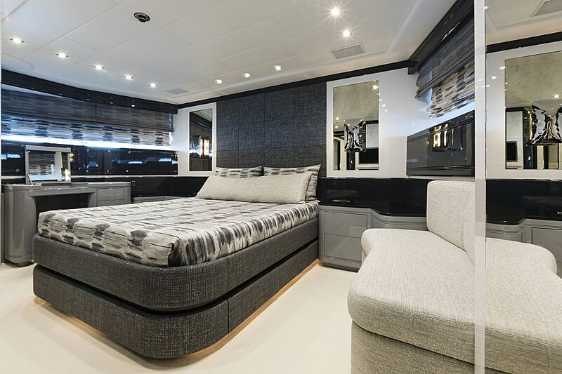 Veni Vidi Vici yacht stateroom