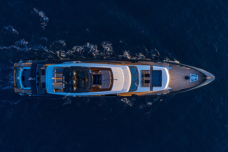 Olokun yacht cruising