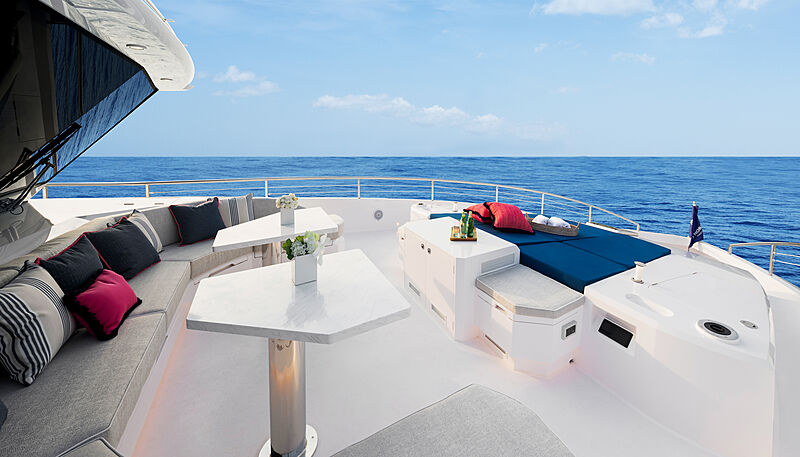 Horizon FD92 Tri Deck/19 yacht top deck