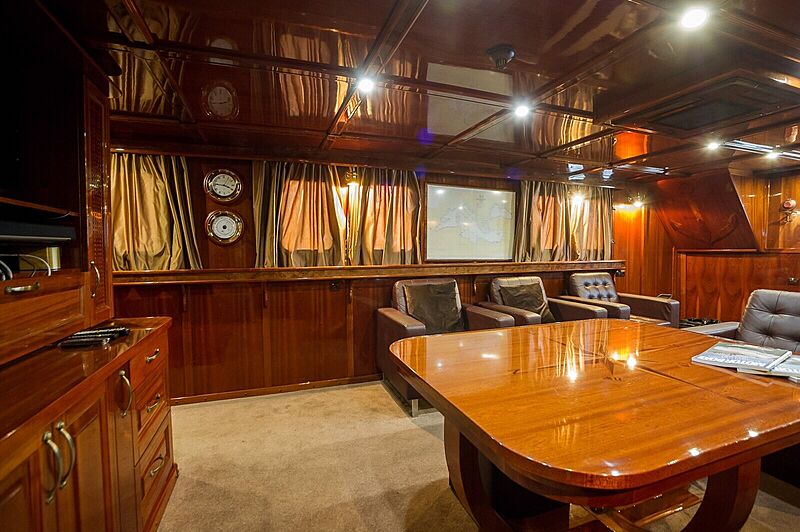 Anna yacht saloon
