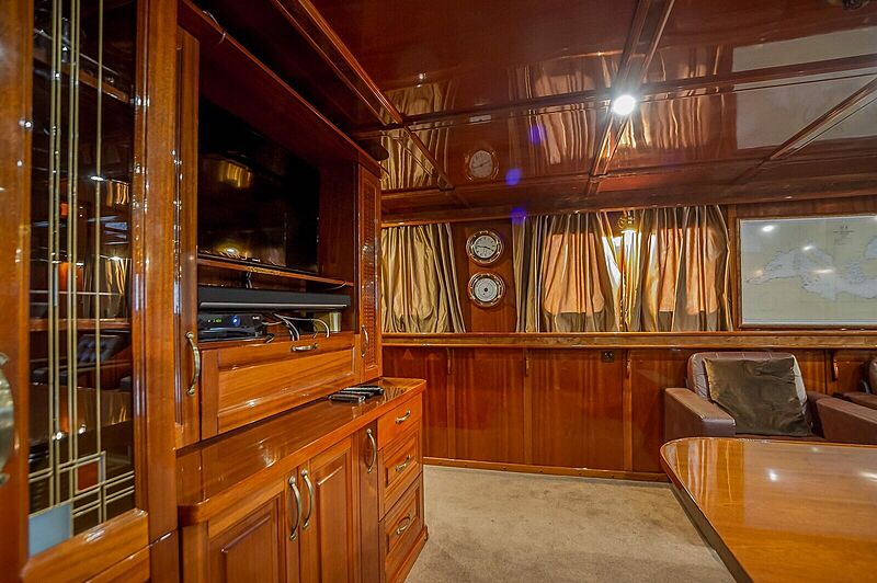 Anna yacht saloon