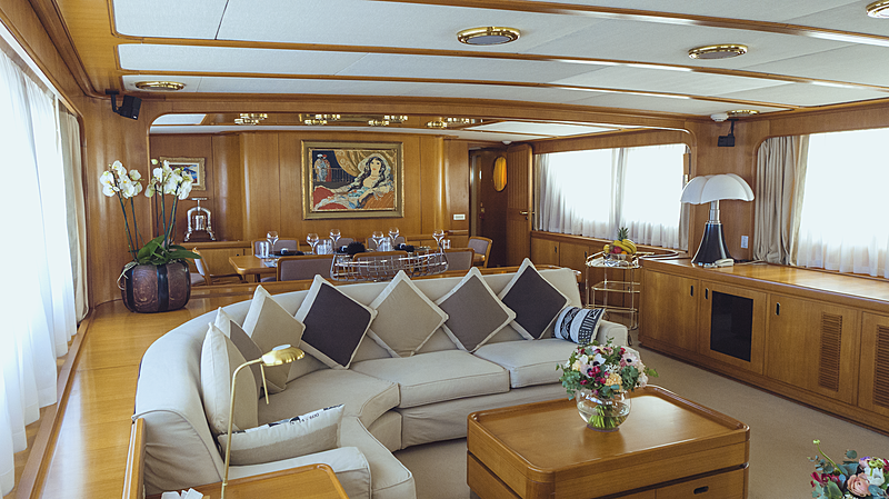 Freemont yacht saloon