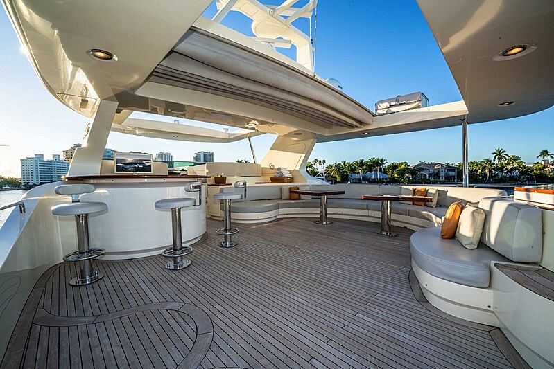 Vivere yacht upper deck