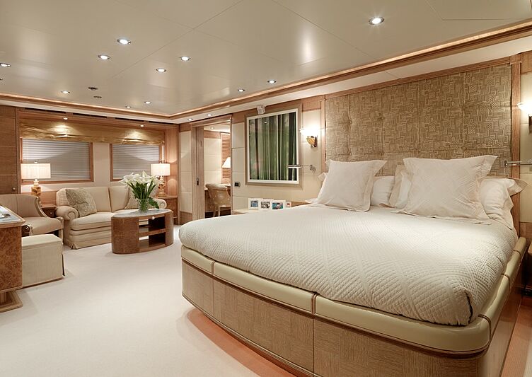 Balaju yacht stateroom