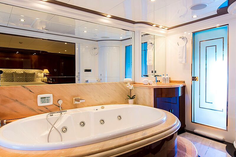 Silentworld yacht bathroom