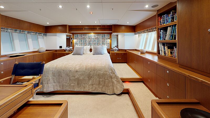 Ayni yacht master's cabin