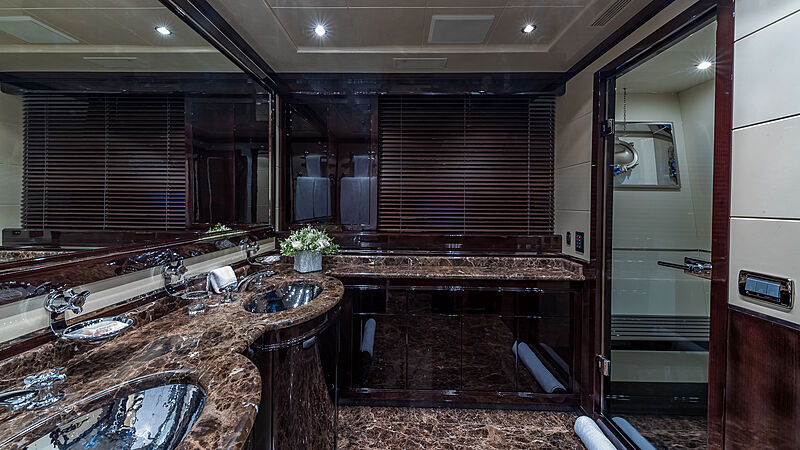 Jomar yacht bathroom
