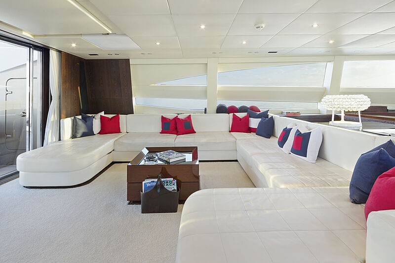 Five Waves yacht saloon