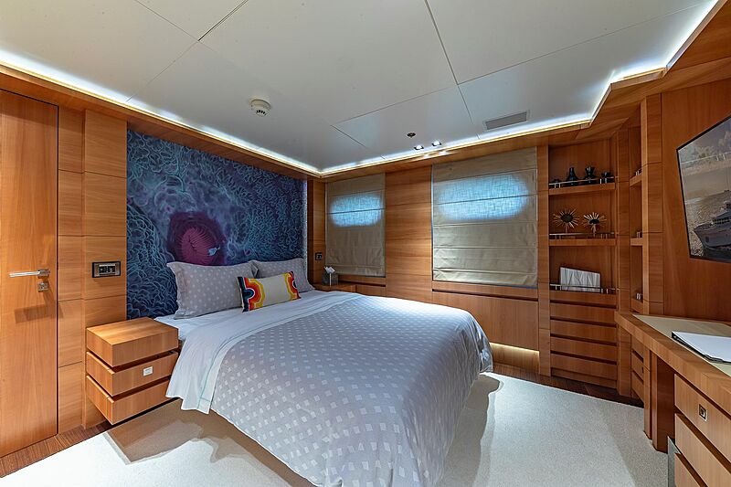 Arete yacht stateroom