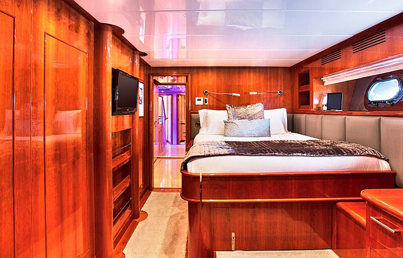 Komokwa yacht stateroom