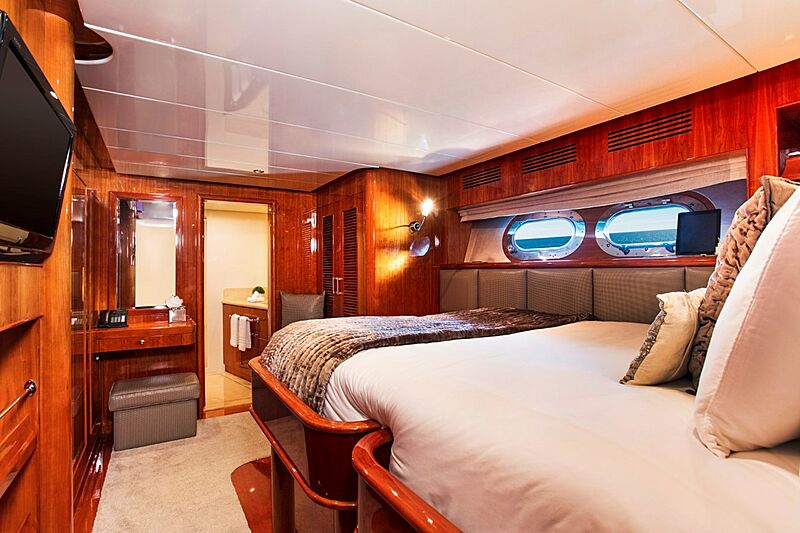 Komokwa yacht stateroom