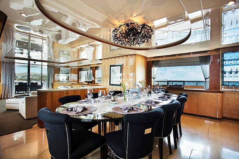 Komokwa yacht dining table