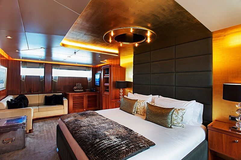 Komokwa yacht stateroom