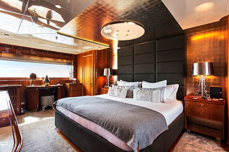 Komokwa yacht stateroom
