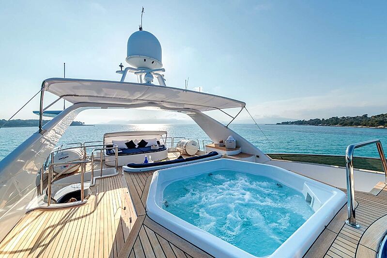 Bang! yacht jacuzzi