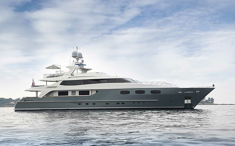 Annamia yacht anchored