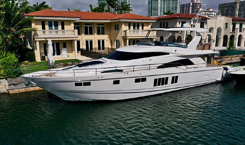 Reset yacht in Miami