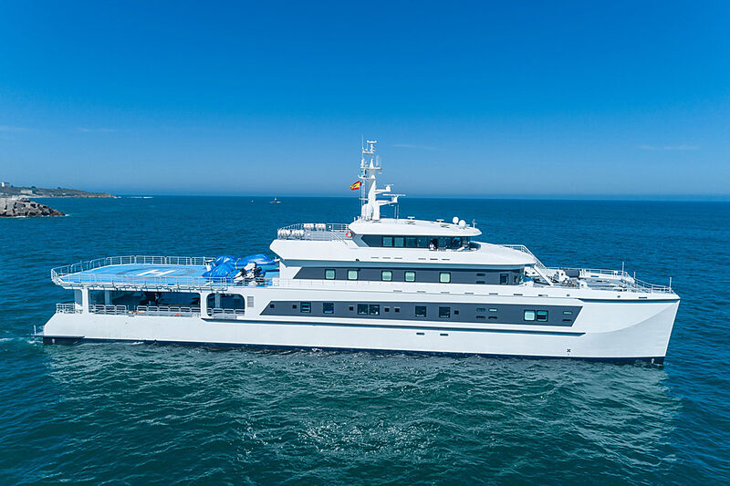 Wayfinder yacht cruising