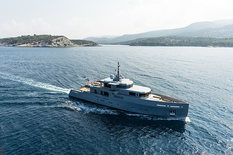So' Mar yacht cruising