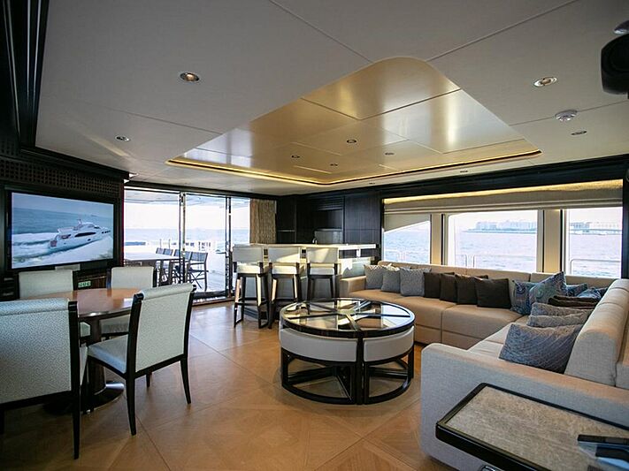 Shamal yacht saloon