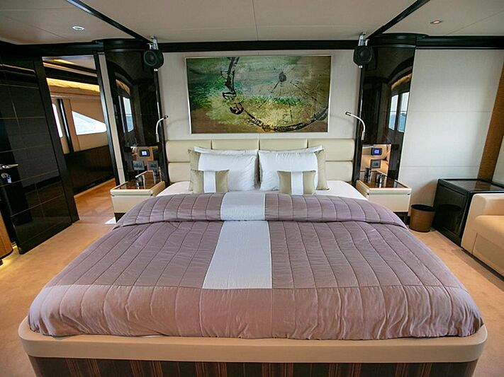 Shamal yacht stateroom