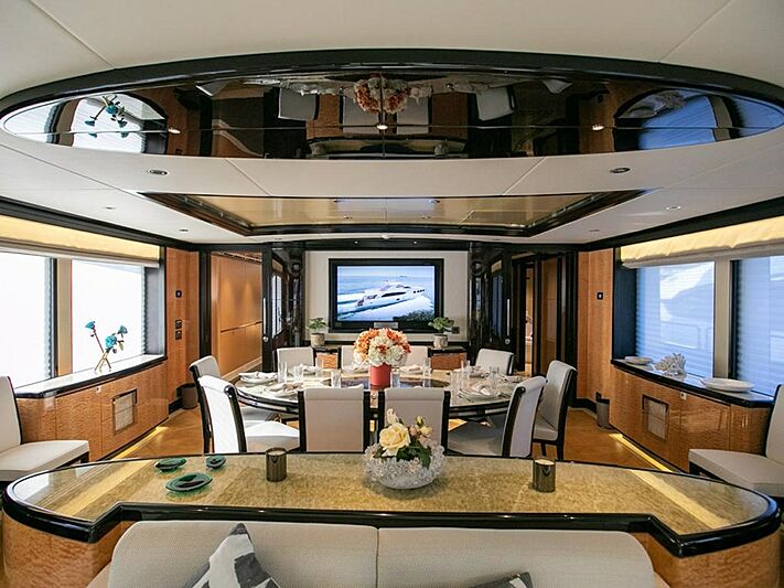 Shamal yacht salooon