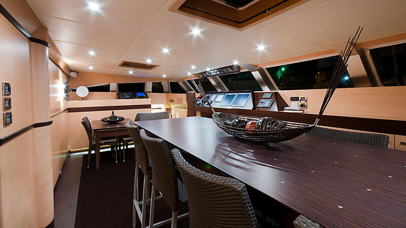 Ipharra yacht dining