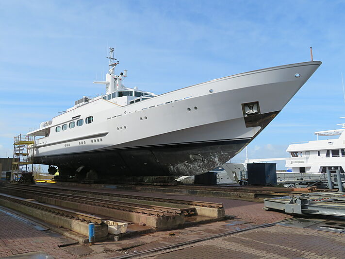 Azteca yacht out of water at Balk Shipyard