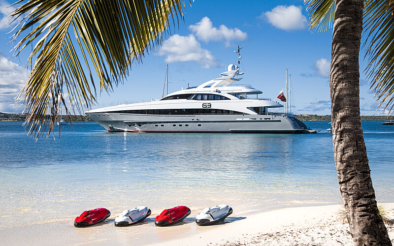 G3 yacht anchored