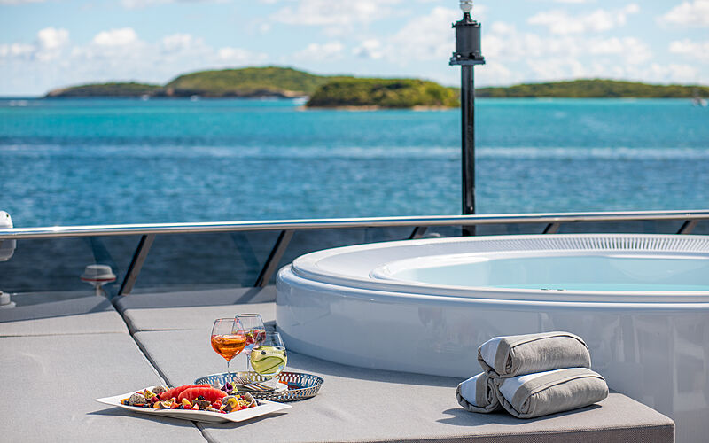 G3 yacht jacuzzi