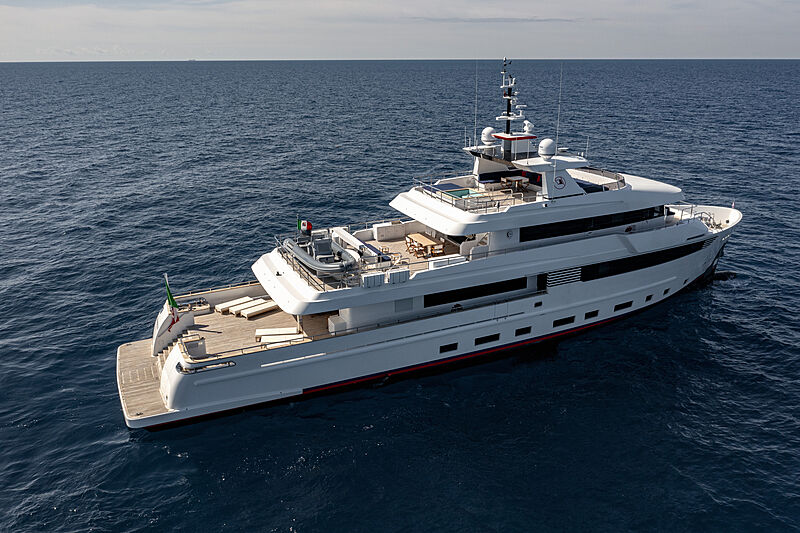 Crowbridge yacht anchored