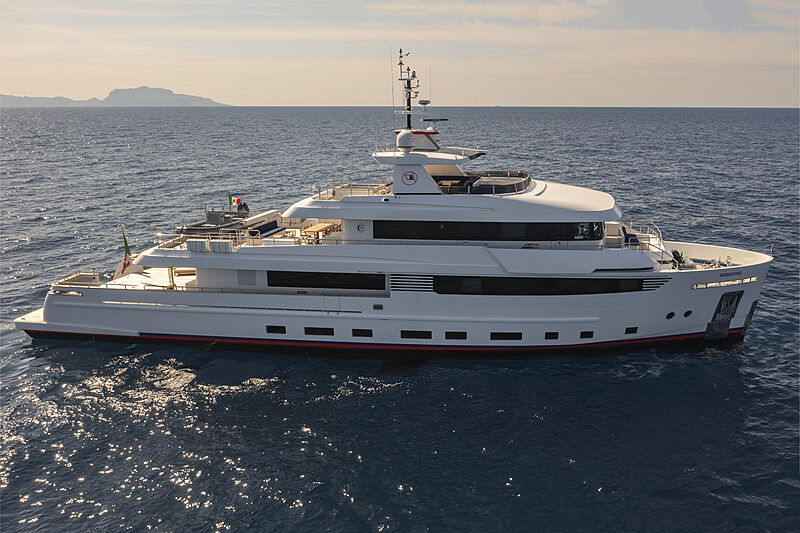 Crowbridge yacht anchored