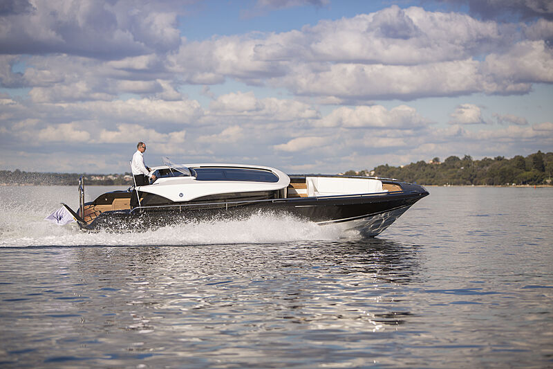Hasna 9m Limousine