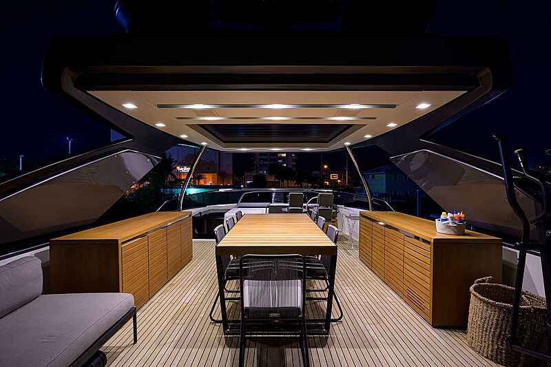 STAE yacht flybridge