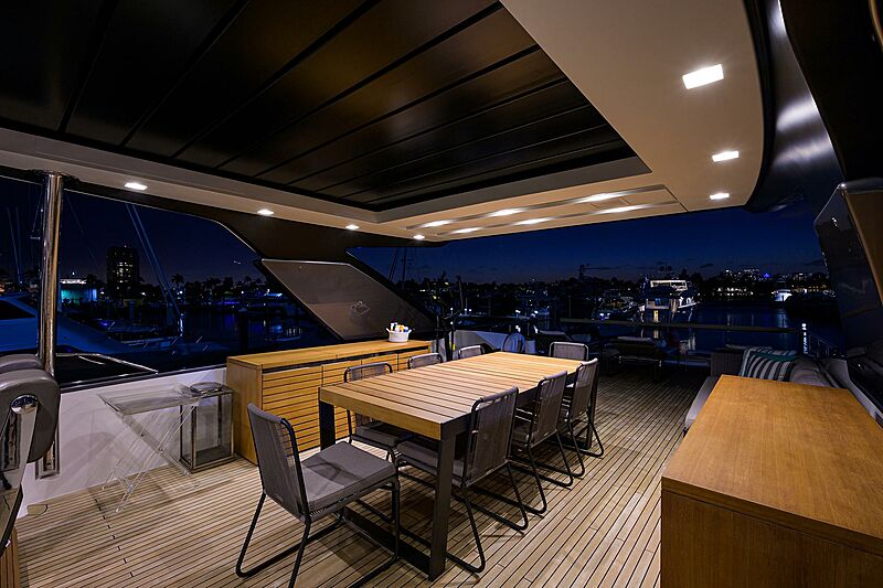 STAE yacht flybridge