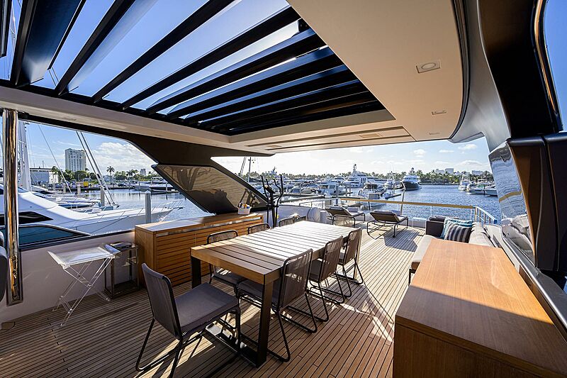 STAE yacht flybridge
