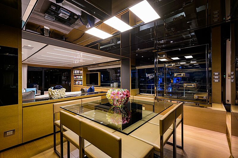 STAE yacht dining