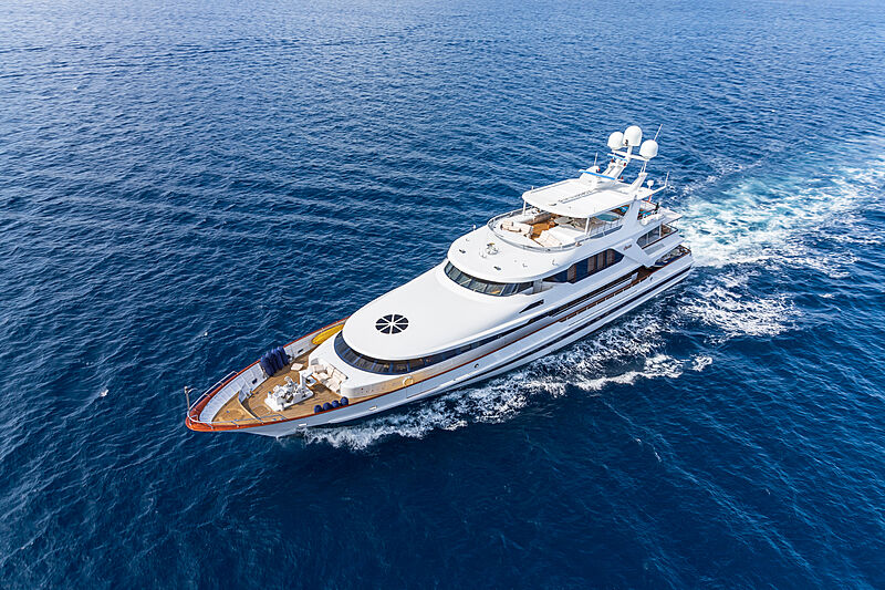 Photo Lucy III yacht cruising SuperYacht Times