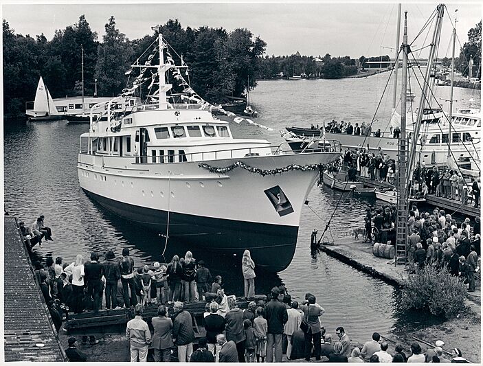 Dora B yacht launch