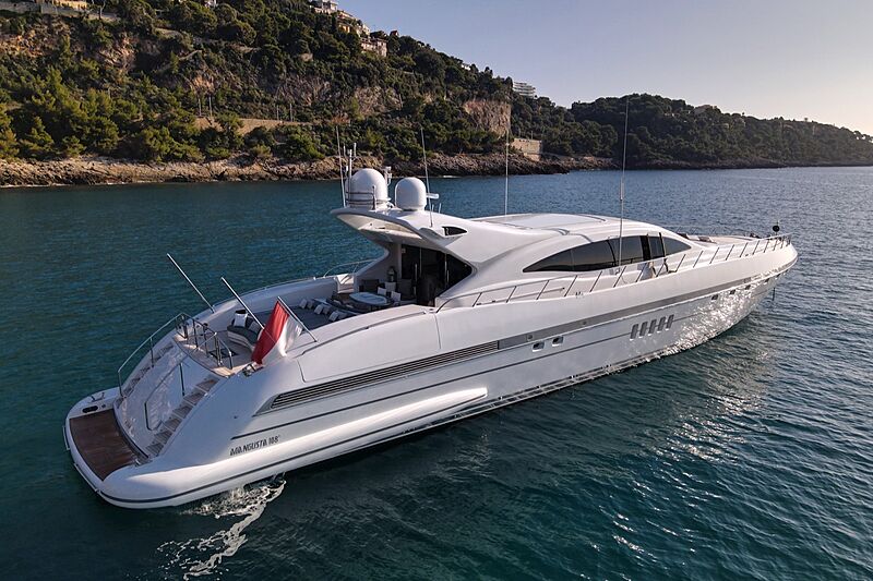 Splendida yacht at anchor