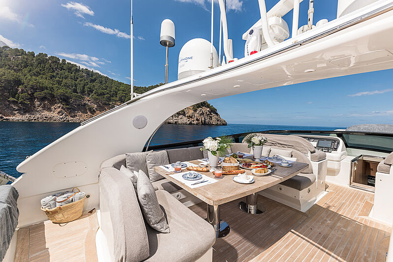 Sublime Mar yacht flybridge