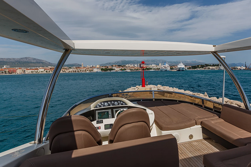 The Best Way yacht flybridge