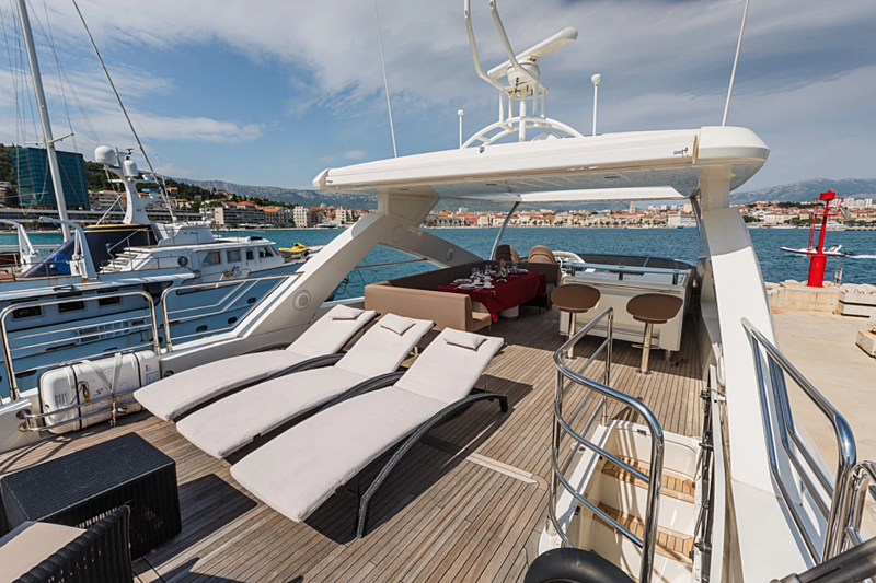 The Best Way yacht flybridge