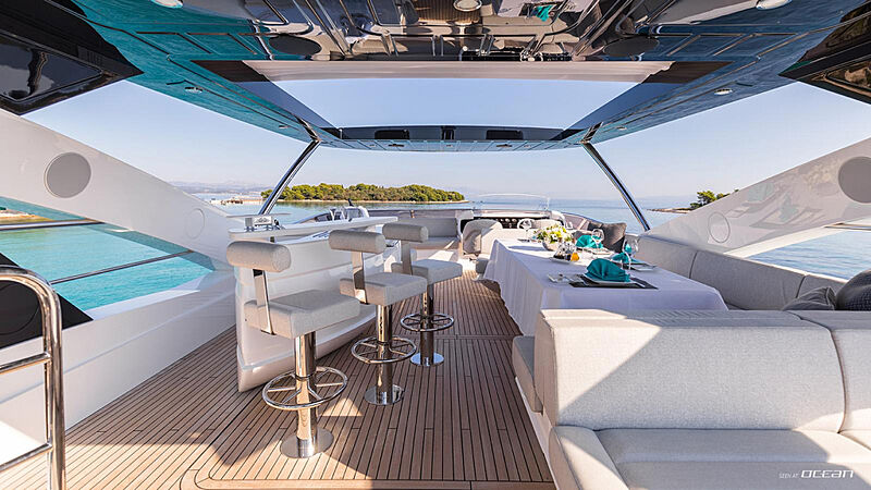 Mowana yacht flybridge