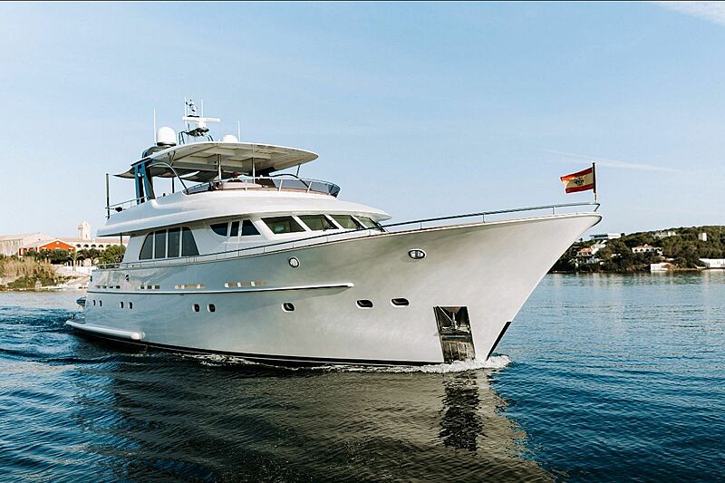 Las Ninas yacht cruising